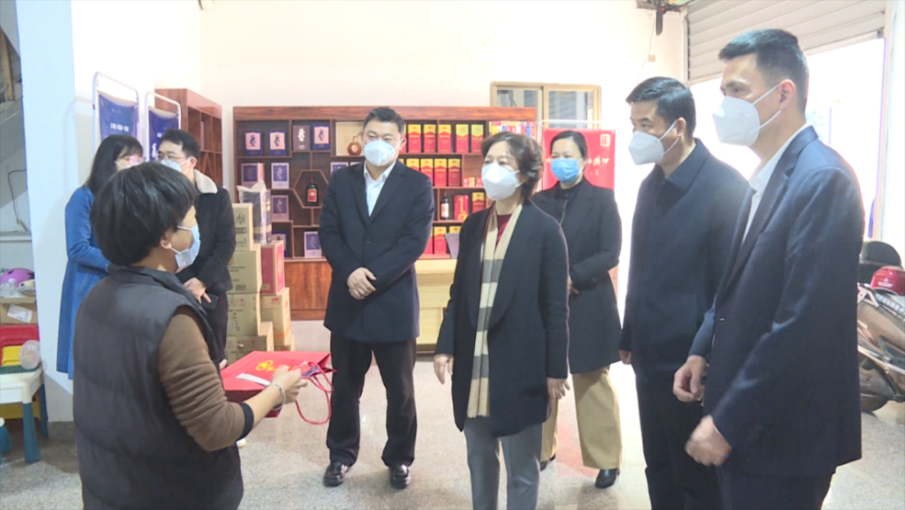 1月13日上午,县委副书记黄丽琼,县人大常委会副主任郑伟斌,副县长