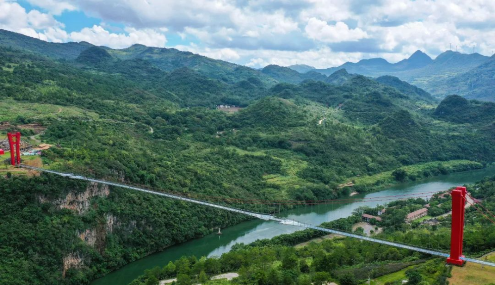 连州户籍或持连州居住证可享受擎天玻璃桥 湟川三峡优惠!