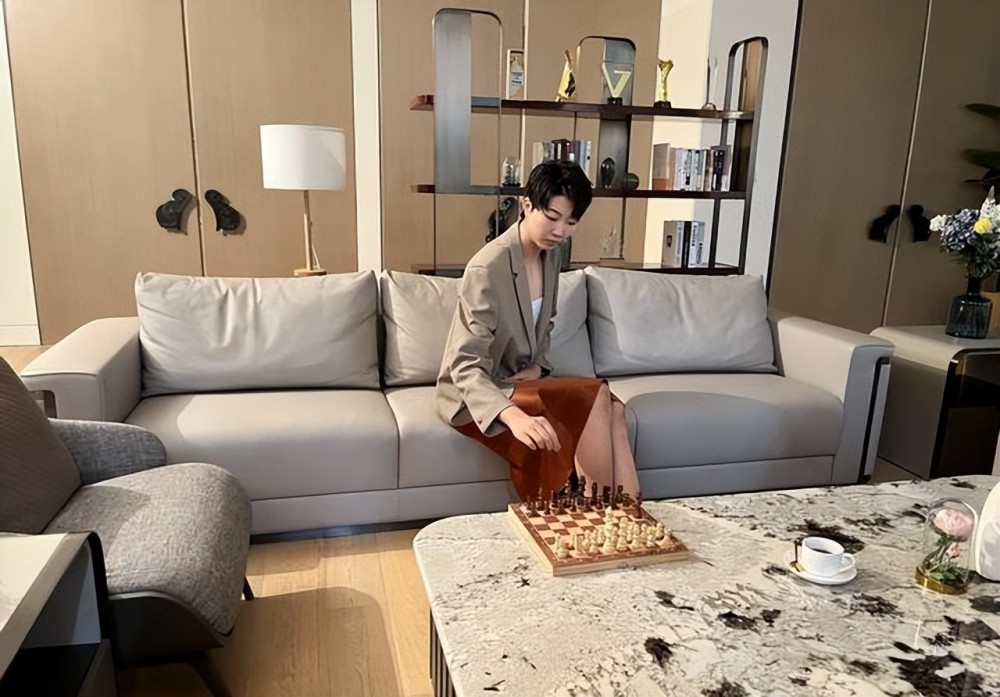 女排奥运冠军袁心玥签约新代言,穿裙子出镜美出新高度_腾讯新闻