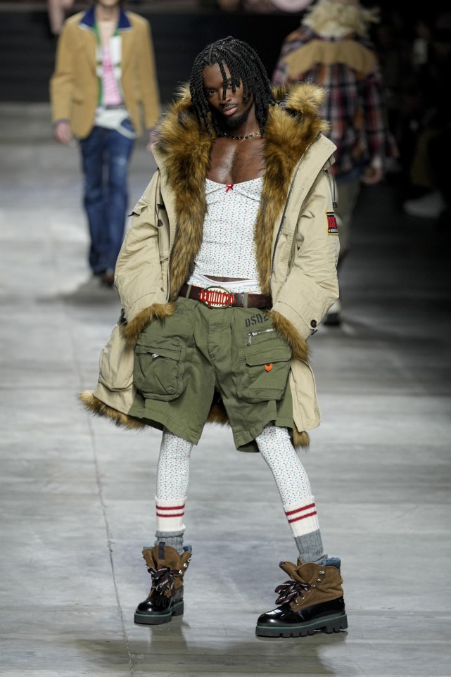 1月13日,模特在意大利米兰男装周上展示dsquared2品牌