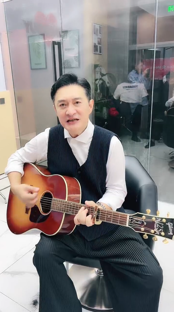 新鸳鸯蝴蝶梦黄安抖音直播首秀30年经典力作绽放新风采