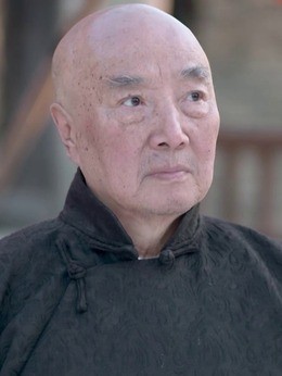 对于于海老师的去世原因,一种说法是因为于海老师摔