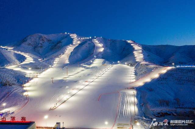 目前阿勒泰地区已有9家滑雪场,其中阿勒泰将军山国际滑雪度假区在疆