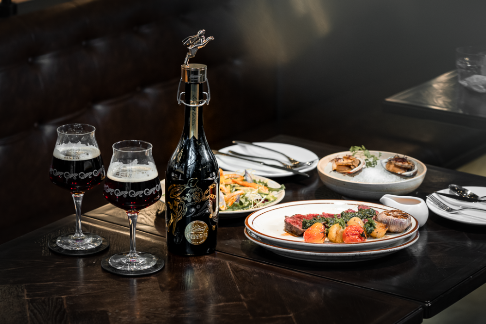 轻奢餐吧最近我们就受邀参加了一场私人聚会大家已经很难从餐食本身