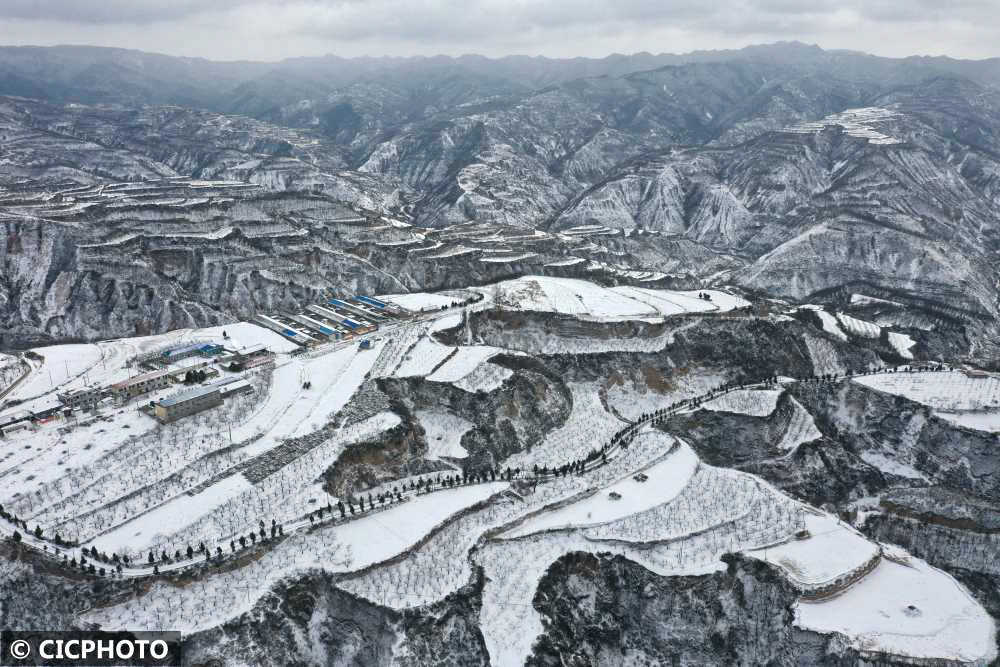 2023年1月14日在山西省临汾市吉县文城乡拍摄的黄土高原雪景.