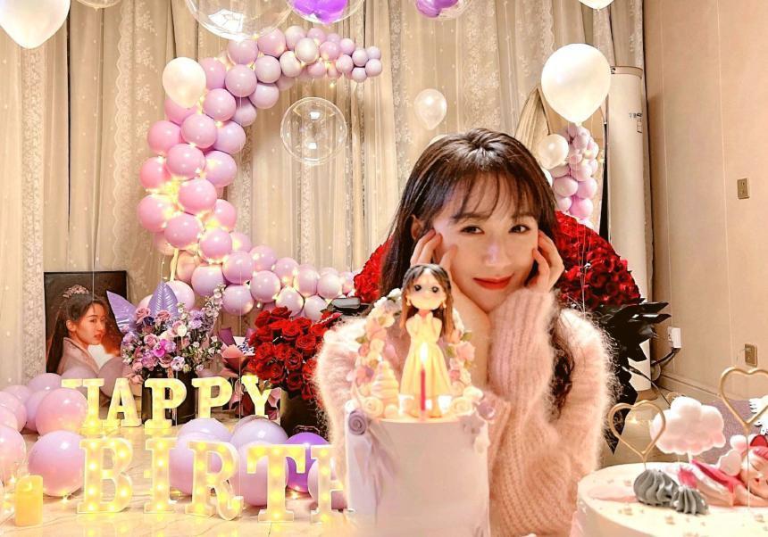 袁冰妍迎31岁生日,慈善基金会晒图表扬,最新状态眼神变了_腾讯新闻