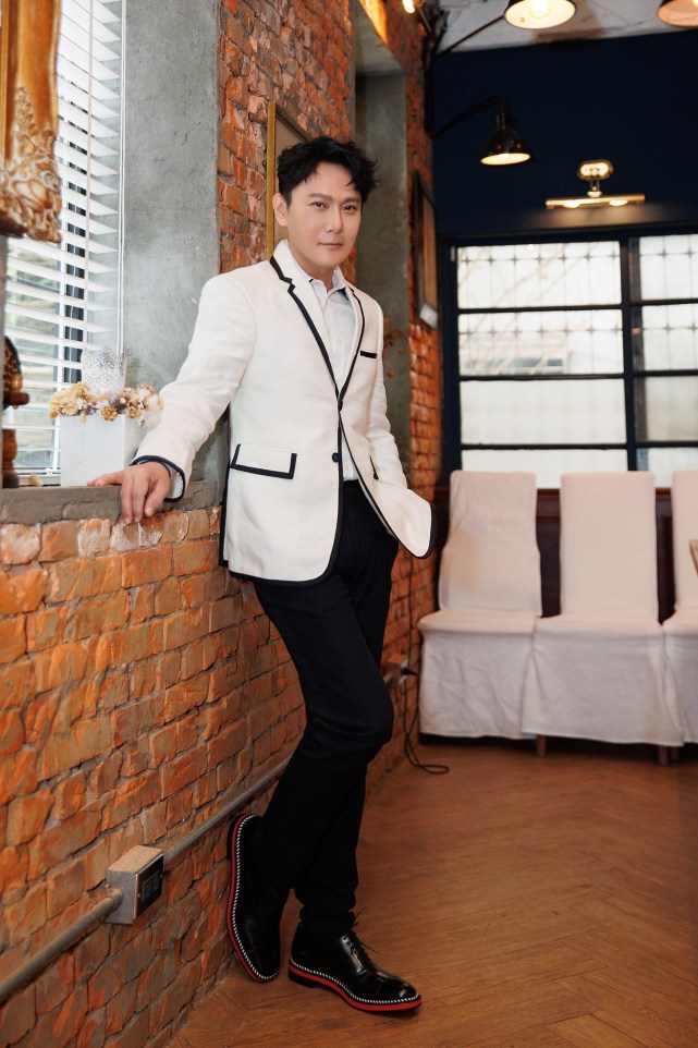 情歌王子张信哲 变身白马王子 睽违4年 官宣将三度攻蛋_腾讯新闻