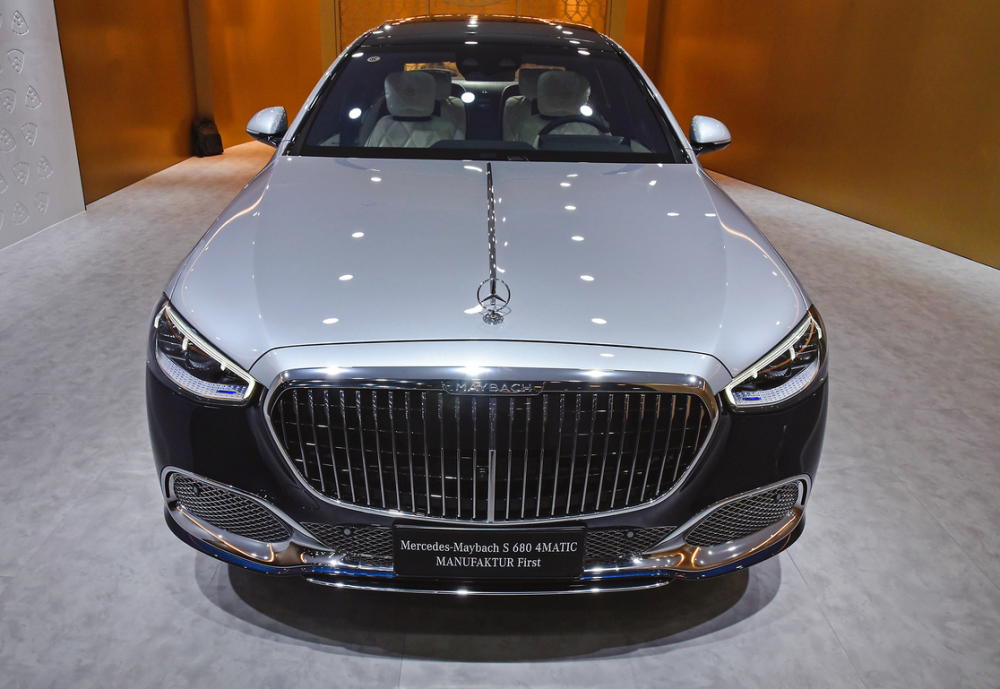 迈巴赫s级匠心高定首发双色车型上市 售价375.8万-腾讯新闻