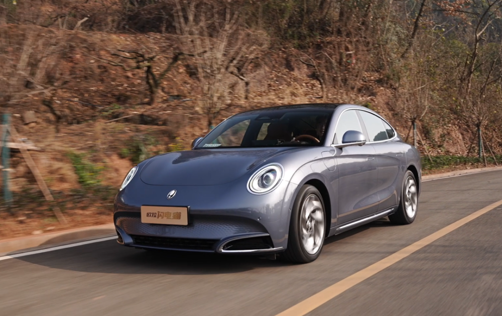 试驾欧拉闪电猫独特无需辩解堆出自己的华丽