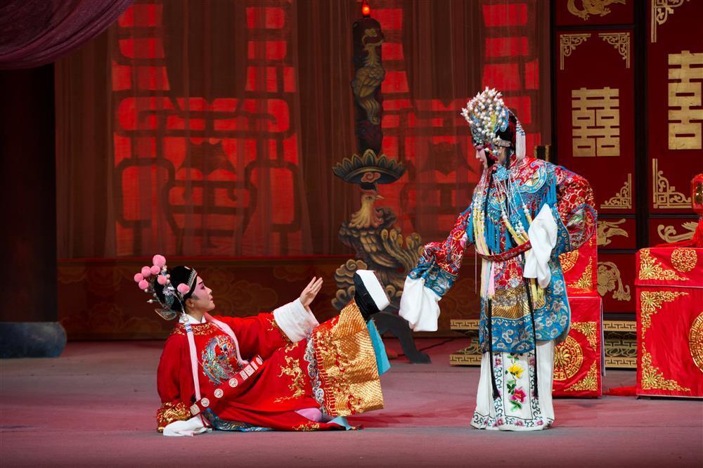 张铁林自编自导自演椅子揭幕粤剧南海十三郎压轴好戏尽在这里