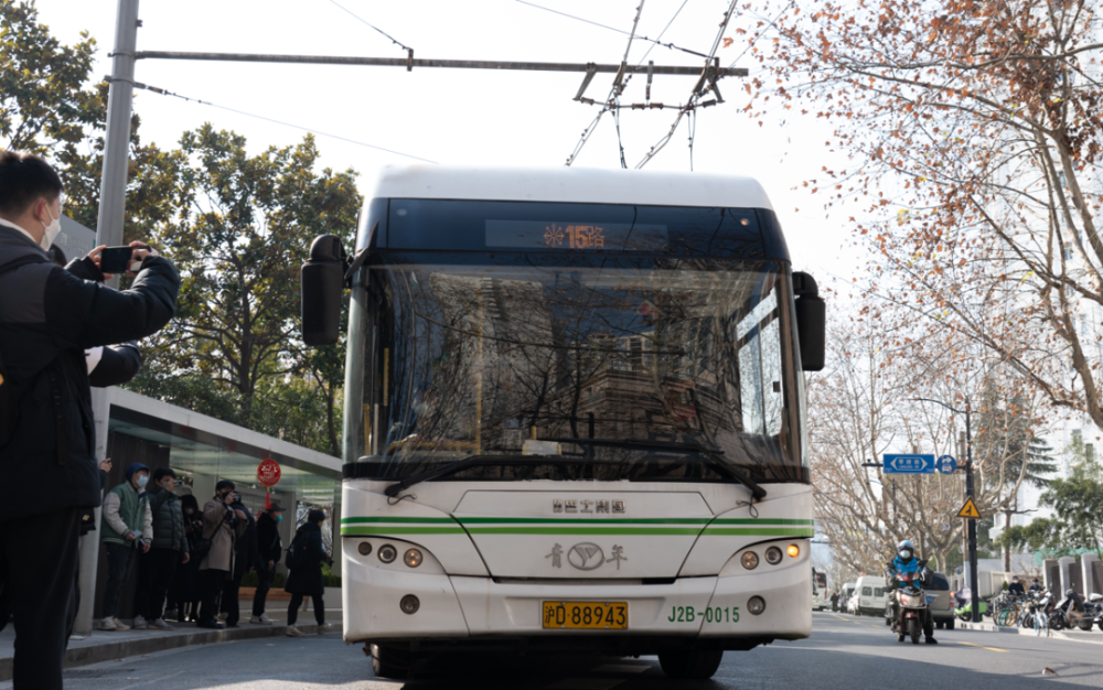 型号的无轨电车jnp6120bev1型和jnp-wg120g型(两种车型自编号皆为j2b)