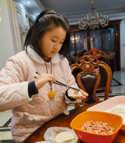 田文同学说:"这真是一个特别的寒假,年味十足,吃