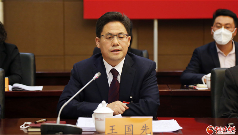 省人大代表,天水市委副书记,市长王国先审议《政府工作报告》时说