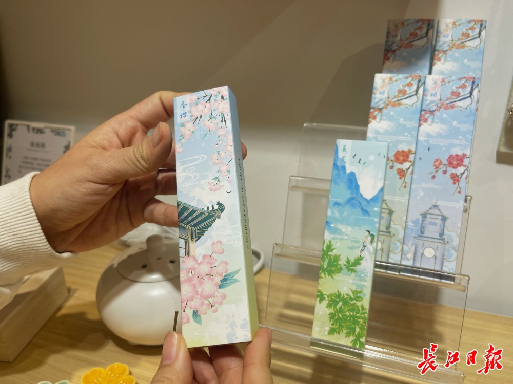 中草药也文创中医女硕士创业一年卖10000个手工香囊