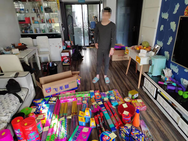 微信群公然买卖烟花爆竹?罚!