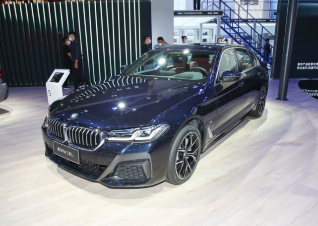 2023款宝马5系酷炫来袭动力更新外观不变售价4719万起