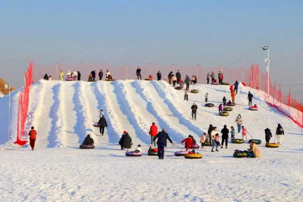 雪场滑道图片