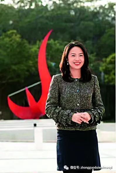 封面人物挑战极限不负韶华专访澳宝化妆品集团助理董事长兼执行董事曾