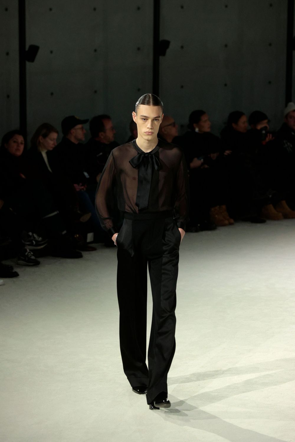 巴黎男装周——圣罗兰品牌时装秀(2)_腾讯新闻