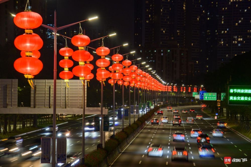 各大公园处处花团锦簇,璀璨灯光点亮城市夜景……深圳大街小巷焕然一