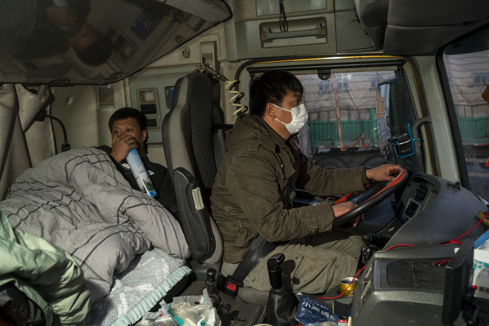 特殊的连接:疫情下的卡车司机