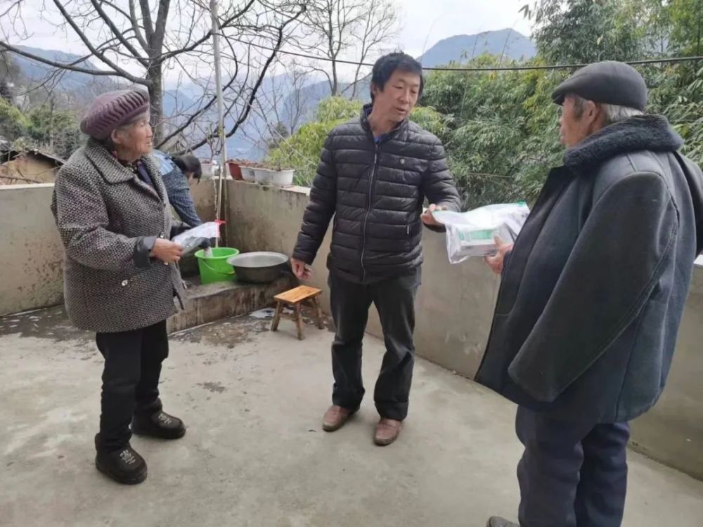 新春走基层|鲁甸梭山镇多措并举确保群众祥和过节_腾讯新闻