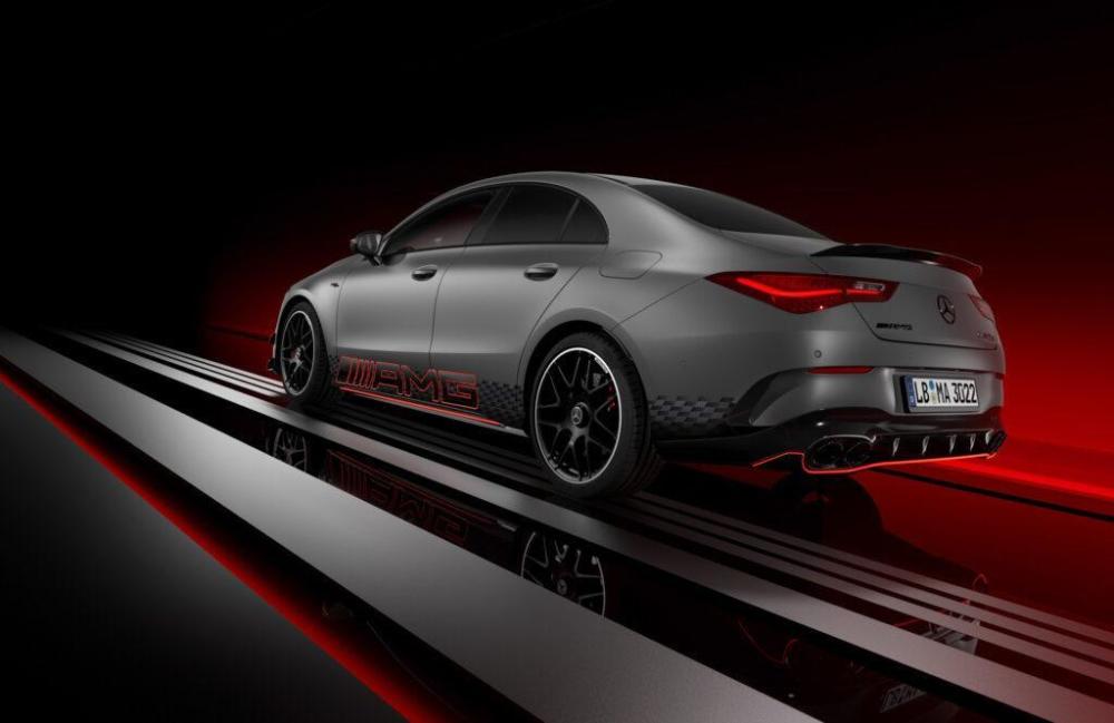 35车型前格栅向45靠拢中期改款奔驰cla35及45车型正式发布