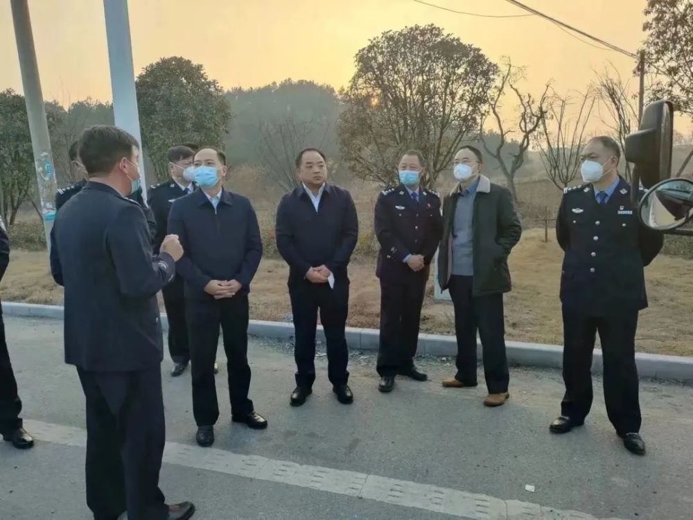 1月11日下午,副市长,市道路交通专委会主任,市公安局长郭斌深入大悟县