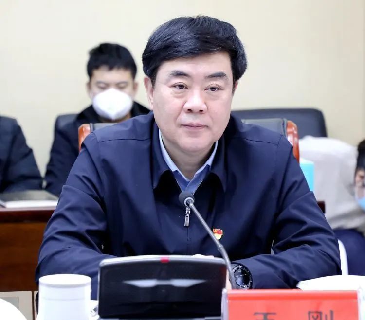 王刚主持召开旗委常委会班子2022年度民主生活会