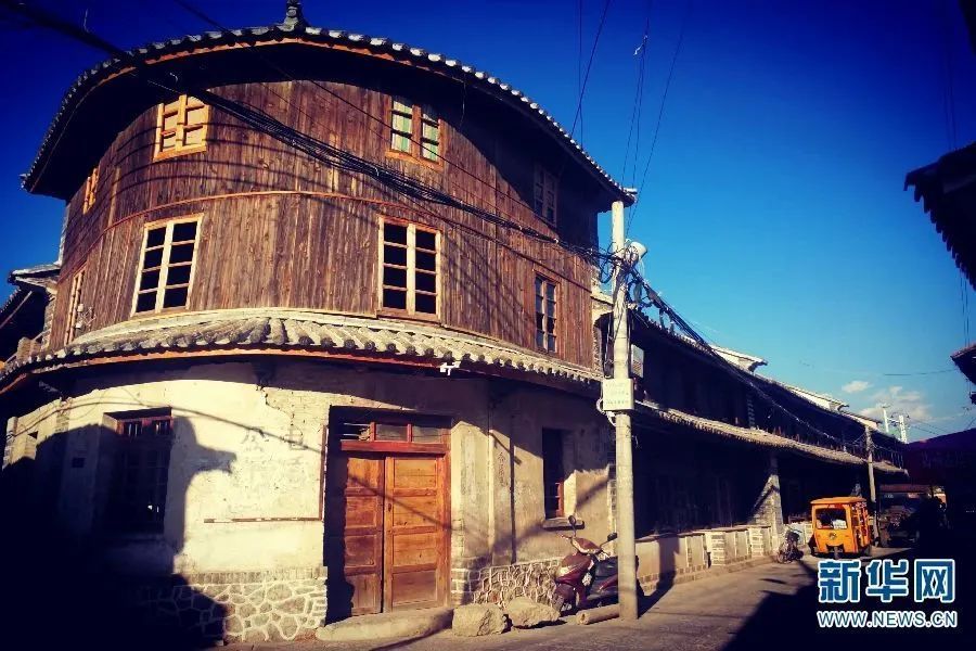 洱源县凤羽镇,剑川县沙溪镇,可以在民居中感受白族建筑的特色,也可以