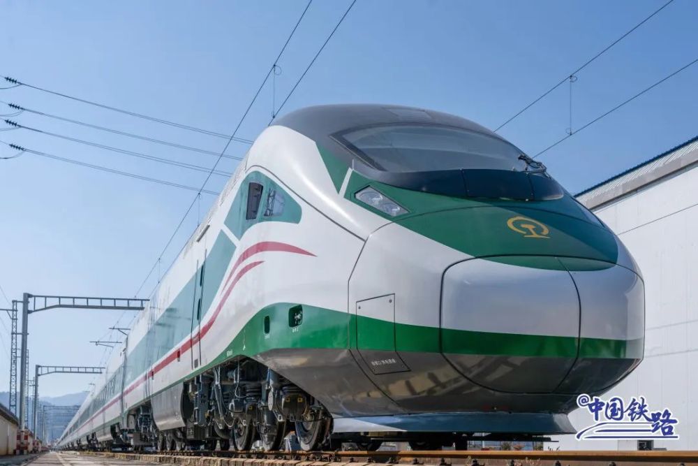 轴"高原版"cr200j型复兴号功率为5600千瓦动力车为四轴常见的cr200j型