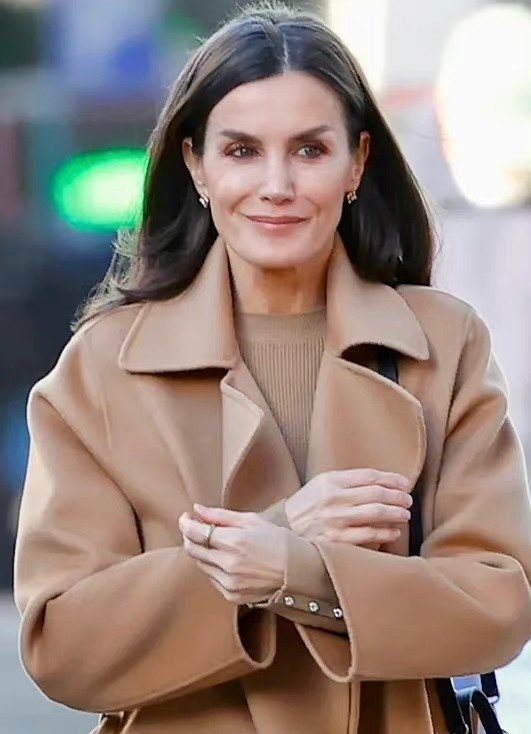 跟着莱蒂齐亚王后学穿搭,每一套都精致干练,拿得出手_腾讯新闻