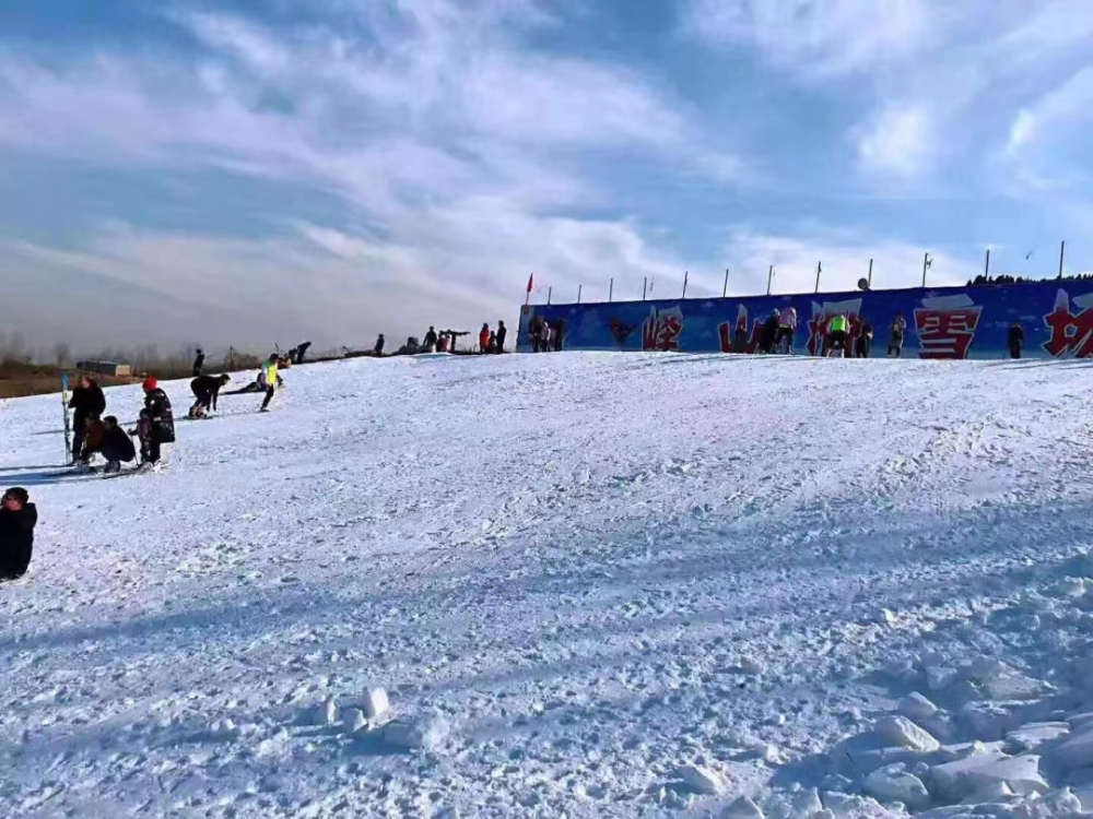 快来峄山滑雪场集合!_腾讯新闻