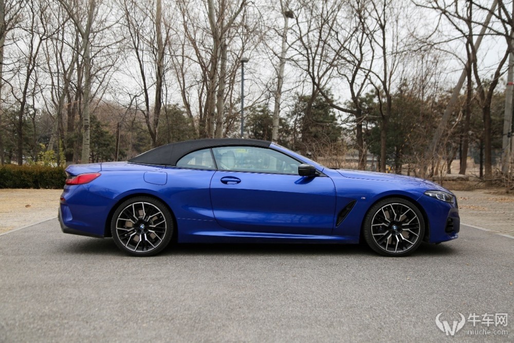 运动与优雅并存的旗舰轿跑试驾宝马840i双门敞篷版