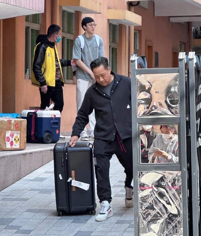 赵睿胡明轩父亲接儿子回家!