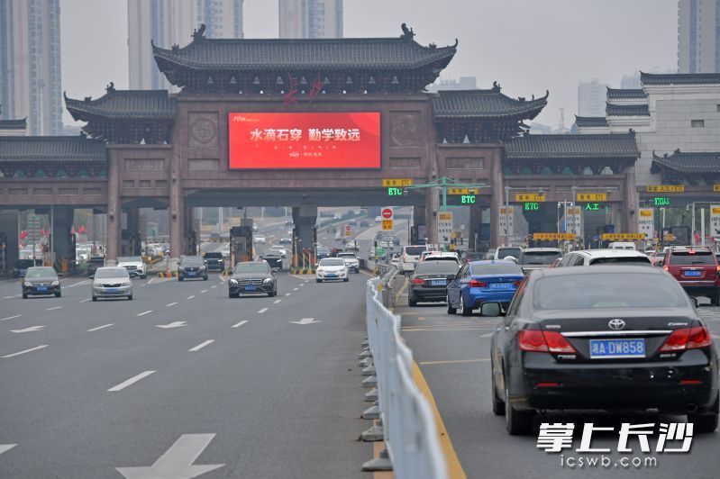组图丨长沙收费站迎来出城返乡高峰_腾讯新闻