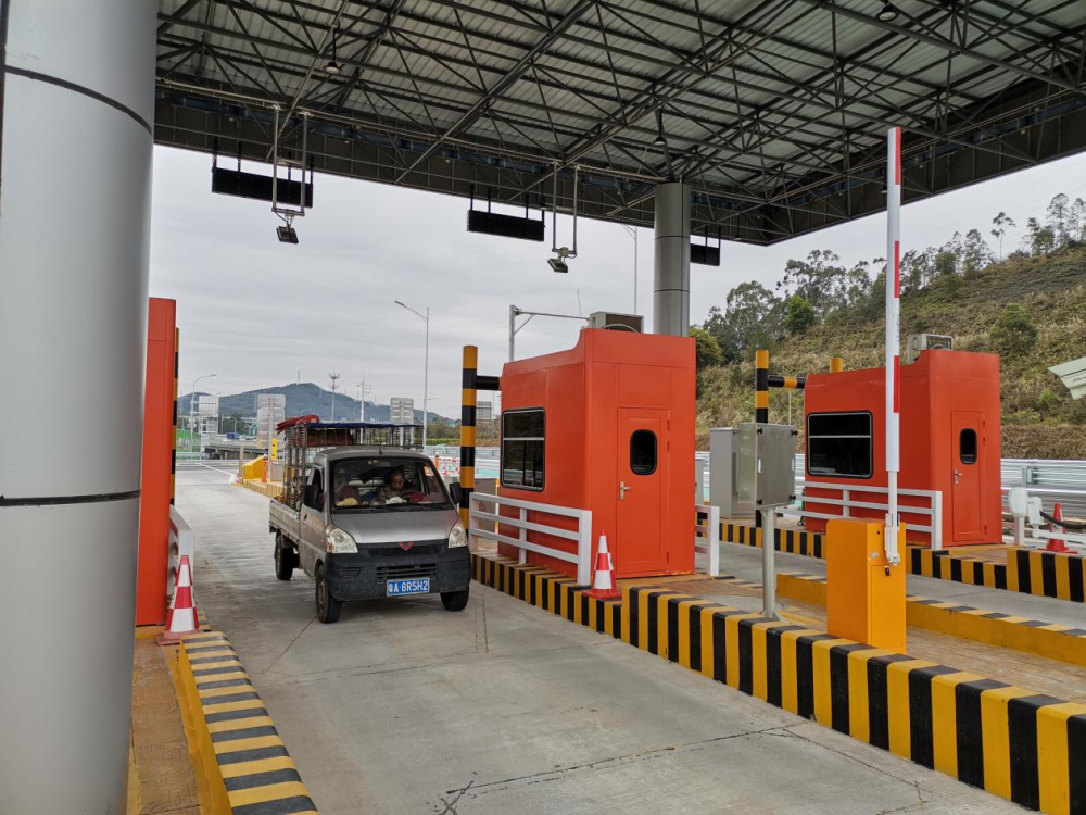 机场高速山前北收费站入口货车专用etc车道投入使用
