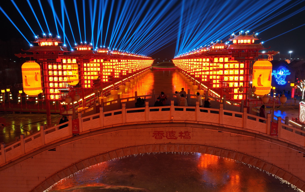 河北唐山河头老街张灯结彩年味浓