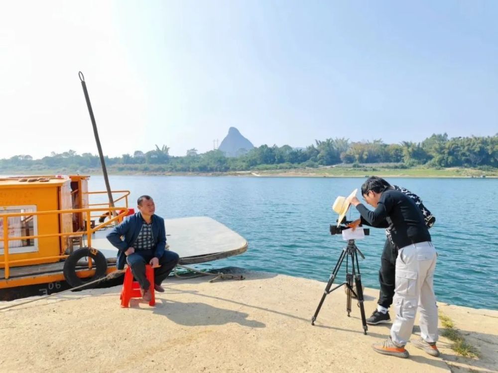 梁水生接受记者采访记者:2016年开始,来蚂拐岛旅游的