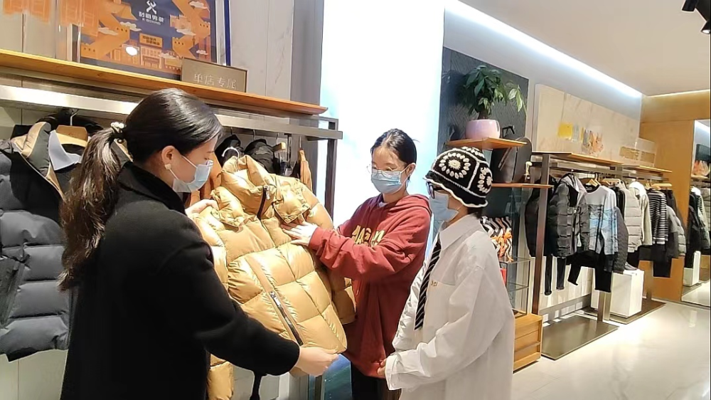 网络中国节春节买新衣迎新春欢欢喜喜过大年