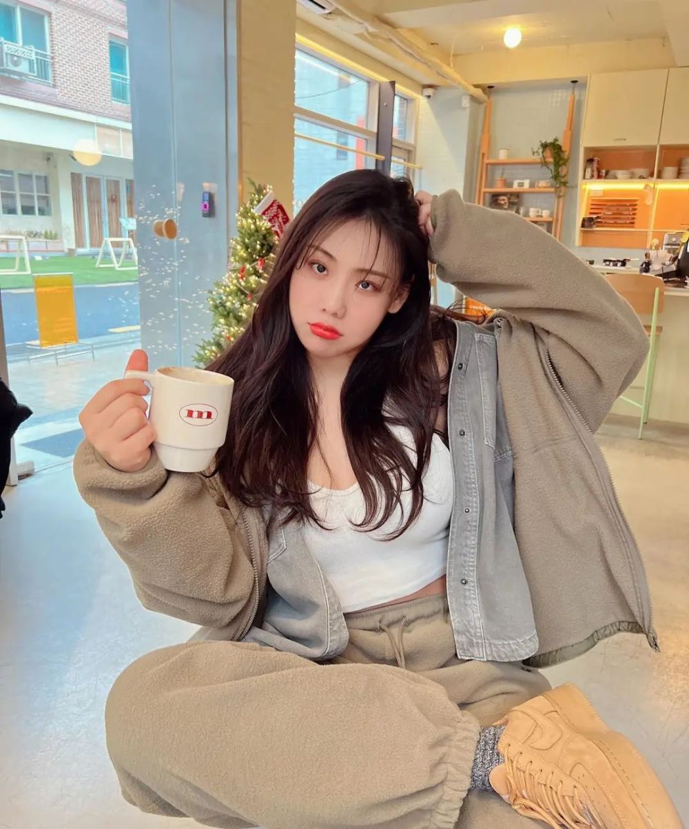 dj soda"拜年小视频"曝光!化身兔女郎大秀球鞋美腿!_腾讯新闻