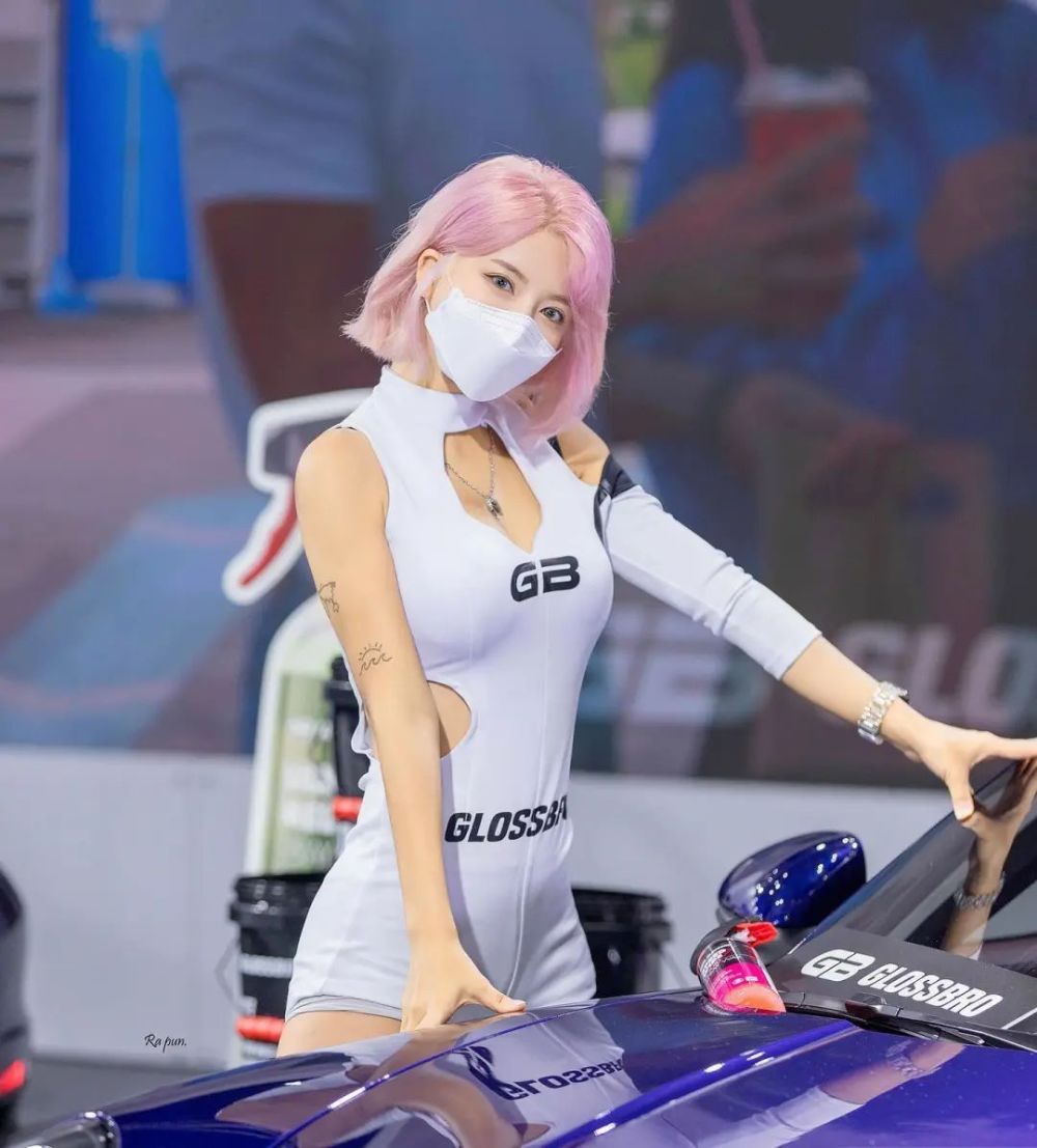 dj soda"拜年小视频"曝光!化身兔女郎大秀球鞋美腿!_腾讯新闻