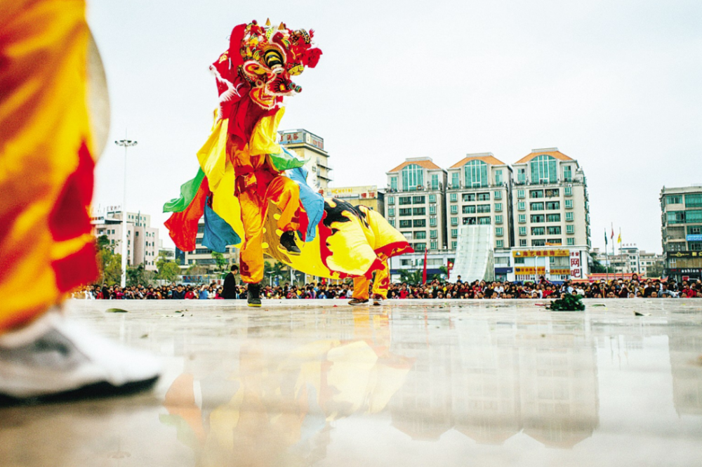 寻年俗 品年味丨麒麟舞_腾讯新闻