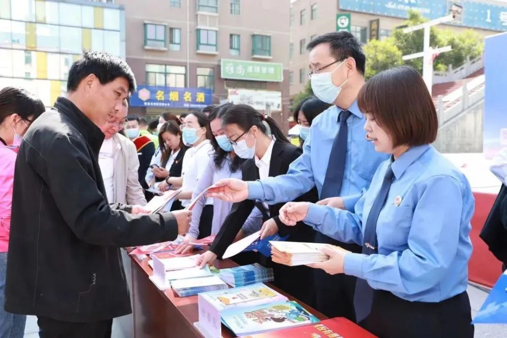 指导实践中心开展全民国家安全教育日普法宣传活动市检察院党组书记