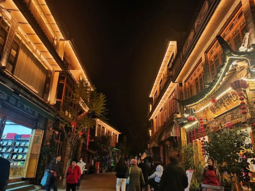 璀璨灯火"点亮"双廊年味_腾讯新闻