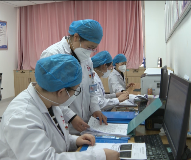 春节我在岗新和县人民医院医路守护春节我在岗