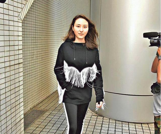 赌王三房长女何超云与男友贫民窟过年,和消防员男友同居试婚半年