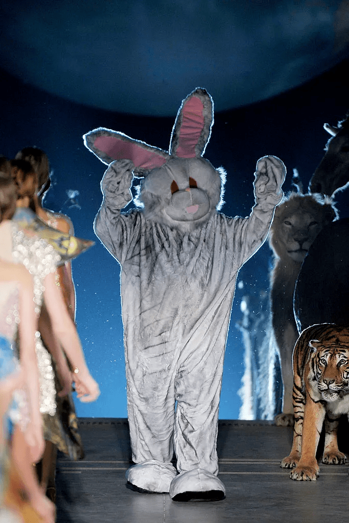 传统服饰与现代时装中的兔子意象九年级化学目录人教版2023已更新(微博/哔哩哔哩)九年级化学目录人教版
