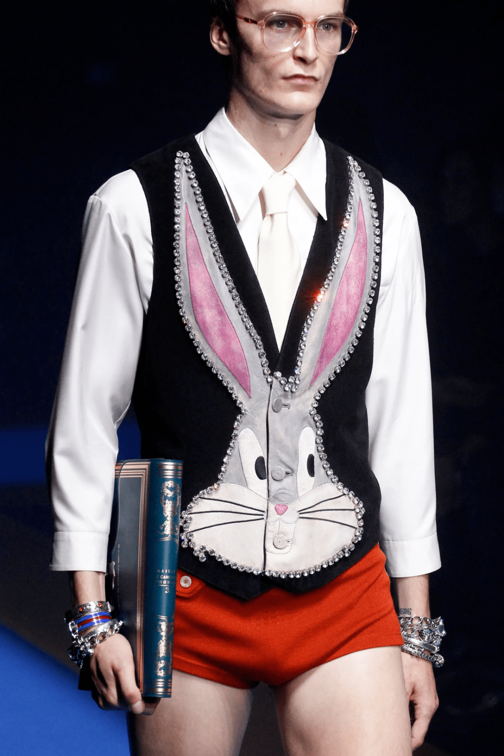 传统服饰与现代时装中的兔子意象九年级化学目录人教版2023已更新(微博/哔哩哔哩)九年级化学目录人教版