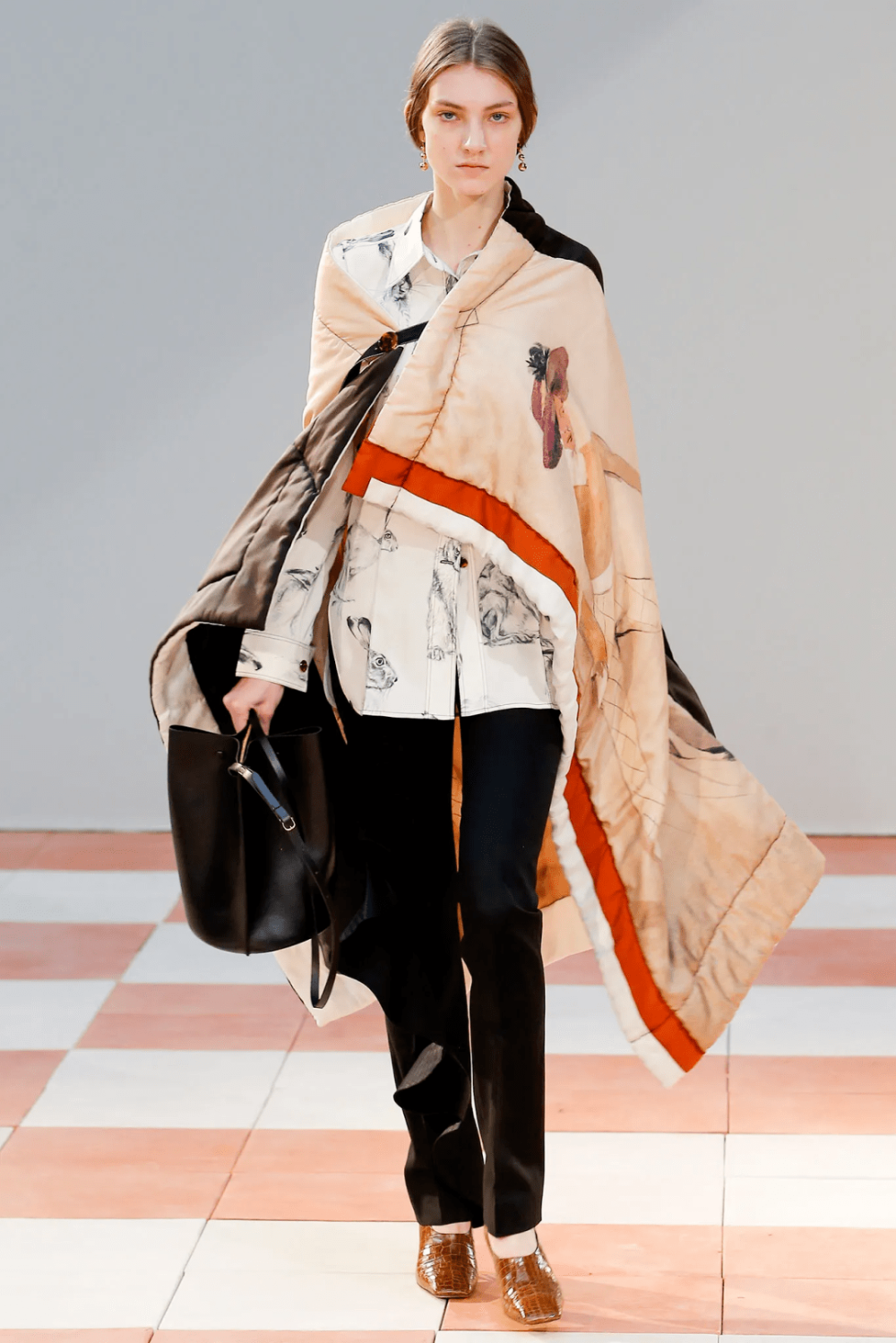 传统服饰与现代时装中的兔子意象